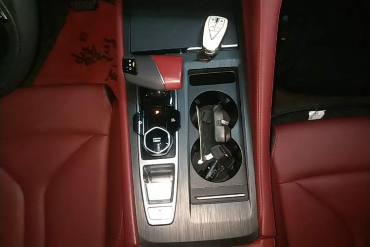 Used CHANGAN CS75 PLUS 2022 Second-Generation 2.0T Automatic Prestige Model Gear Lever