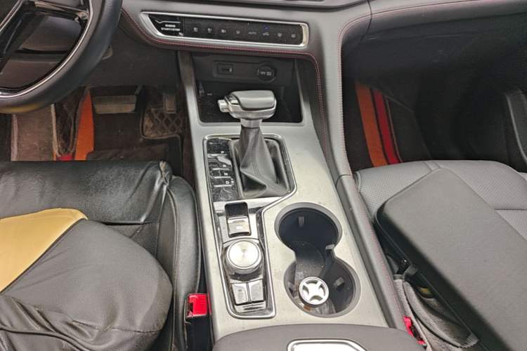 Used CHANGAN CS75 PLUS 2022 Classic Edition 1.5T Automatic Pioneer Model Gear Lever