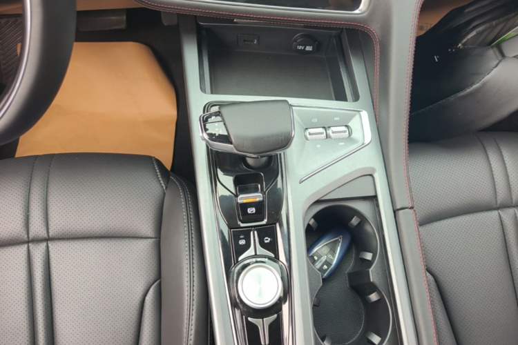 Used CHANGAN CS75 PLUS 2022 1.5T Automatic Luxury Model Gear Lever