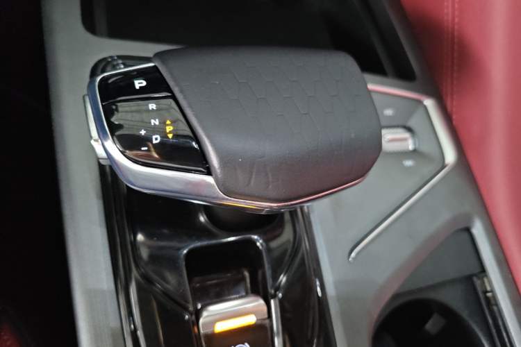 Used CHANGAN CS75 PLUS 2022 Classic Edition 1.5T Automatic Pioneer Model Gear Lever