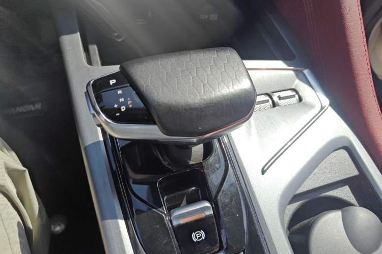 Used CHANGAN CS75 PLUS 2022 1.5T Automatic Luxury Model Gear Lever