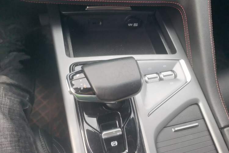 Used CHANGAN CS75 PLUS 2022 1.5T Automatic Luxury Model Gear Lever