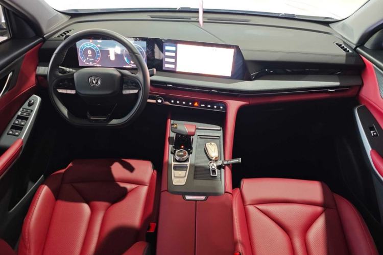 Used CHANGAN CS75 PLUS 2022 2nd Generation 1.5T Automatic Prestige Version Interior 1