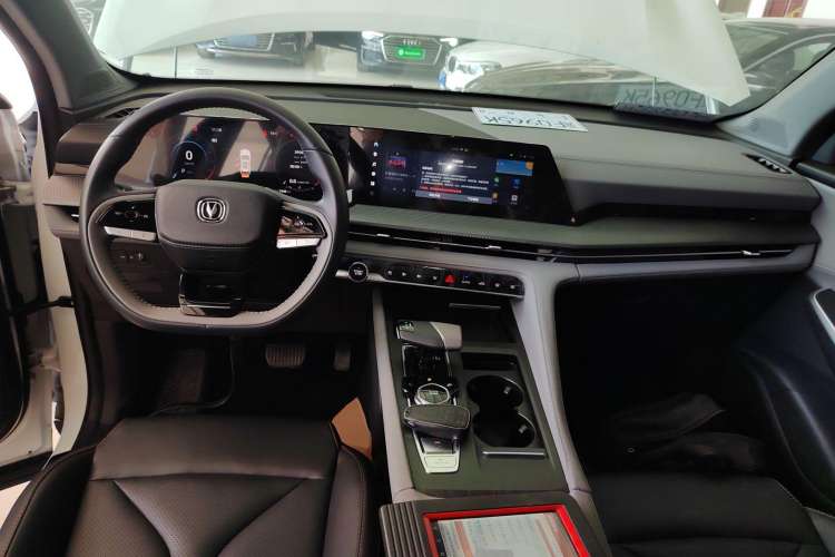 Used CHANGAN CS75 PLUS 2022 Second-Generation 2.0T Automatic Prestige Model Interior 2