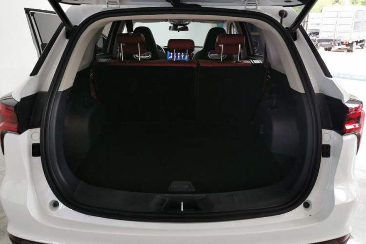 Used CHANGAN CS75 PLUS 2022 1.5T Automatic Prestige Model Interior 8