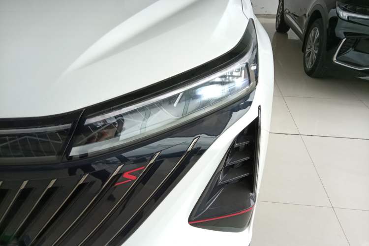 Used CHANGAN CS75 PLUS 2022 Second-Generation 2.0T Automatic Prestige Model Left Front Headlight