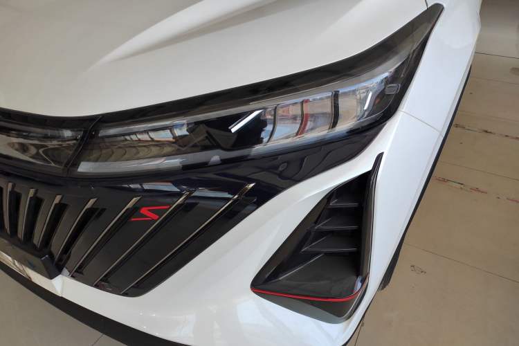 Used CHANGAN CS75 PLUS 2022 Second-Generation 2.0T Automatic Prestige Model Left Front Headlight