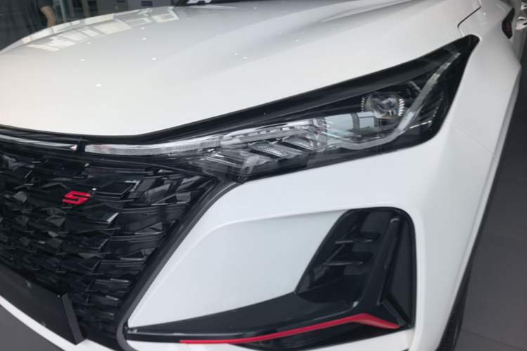 Used CHANGAN CS75 PLUS 2022 Classic Edition 1.5T Automatic Pioneer Model Left Front Headlight