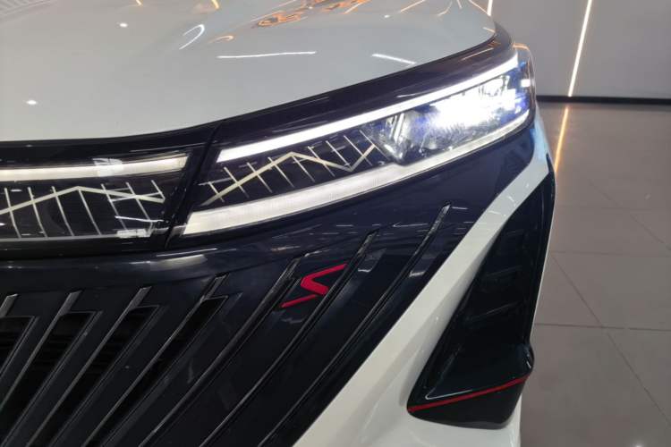 Used CHANGAN CS75 PLUS 2022 2nd Generation 1.5T Automatic Prestige Version Left Front Headlight