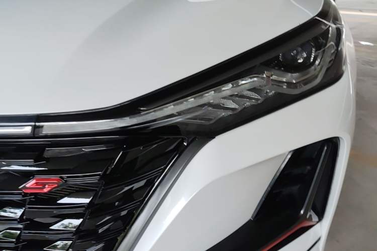 Used CHANGAN CS75 PLUS 2022 Classic Edition 1.5T Automatic Pioneer Model Left Front Headlight