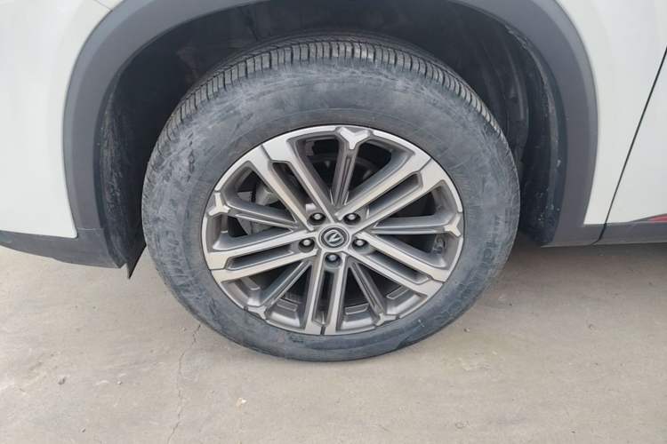 Used CHANGAN CS75 PLUS 2022 1.5T Automatic Luxury Model Left Front Wheel Hub