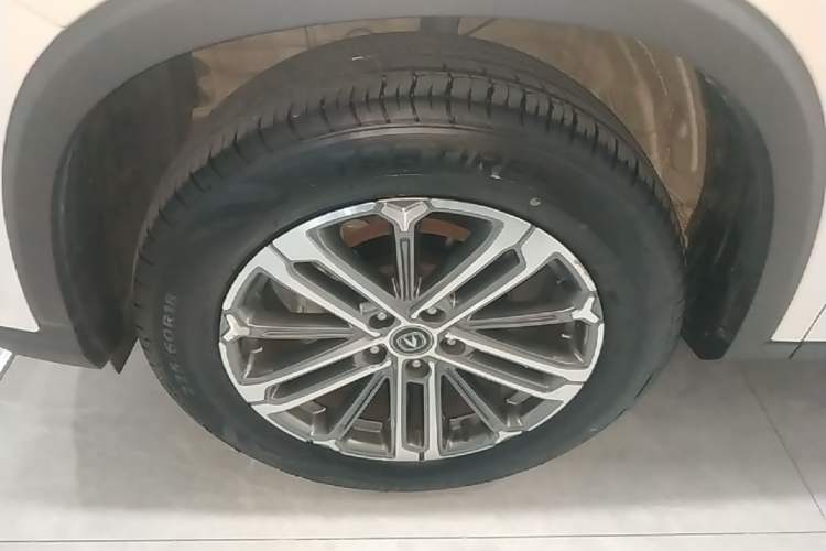 Used CHANGAN CS75 PLUS 2022 1.5T Automatic Luxury Model Left Front Wheel Hub