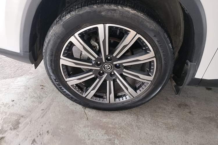 Used CHANGAN CS75 PLUS 2022 2nd Generation 1.5T Automatic Luxury Edition Left Front Wheel Hub