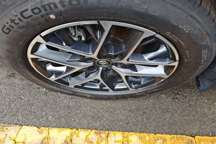Used CHANGAN CS75 PLUS 2022 2nd Generation 1.5T Automatic Luxury Version Left Front Wheel Hub
