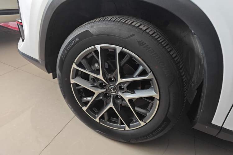Used CHANGAN CS75 PLUS 2022 2nd Generation 1.5T Automatic Pilot Version Left Front Wheel Hub
