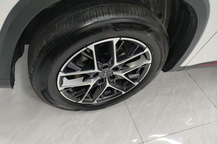 Used CHANGAN CS75 PLUS 2022 2nd Generation 1.5T Automatic Prestige Version Left Front Wheel Hub