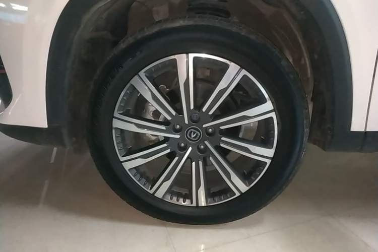 Used CHANGAN CS75 PLUS 2022 Second-Generation 2.0T Automatic Prestige Model Left Front Wheel Hub