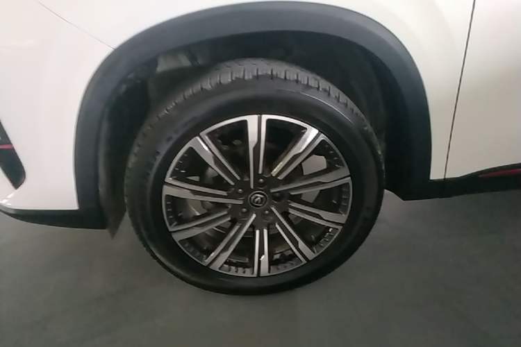 Used CHANGAN CS75 PLUS 2022 2nd Generation 1.5T Automatic Luxury Edition Left Front Wheel Hub