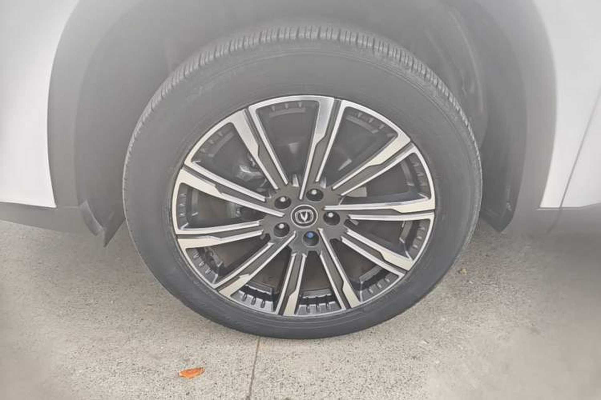 Used CHANGAN CS75 PLUS 2022 2nd Generation 1.5T Automatic Luxury Edition Left Front Wheel Hub