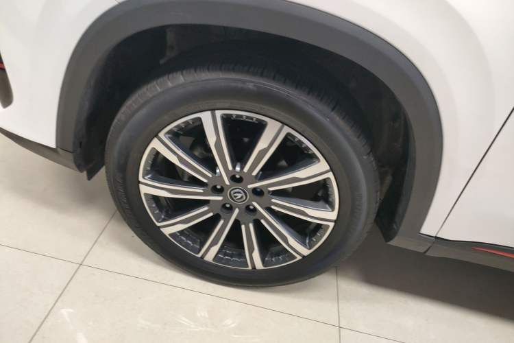 Used CHANGAN CS75 PLUS 2022 2nd Generation 1.5T Automatic Luxury Edition Left Front Wheel Hub