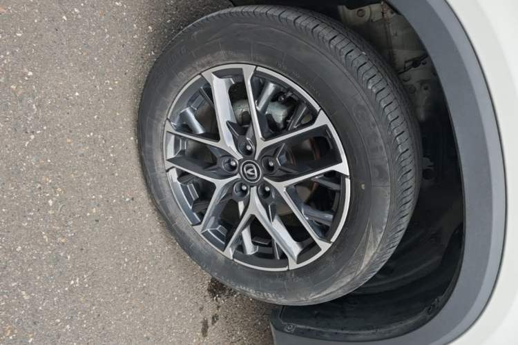 Used CHANGAN CS75 PLUS 2022 Classic Edition 1.5T Automatic Pioneer Model Left Front Wheel Hub