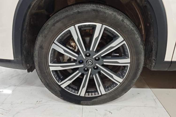 Used CHANGAN CS75 PLUS 2022 Second-Generation 2.0T Automatic Prestige Model Left Front Wheel Hub