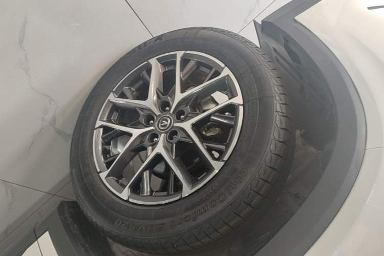 Used CHANGAN CS75 PLUS 2022 Classic Edition 1.5T Automatic Pioneer Model Left Front Wheel Hub