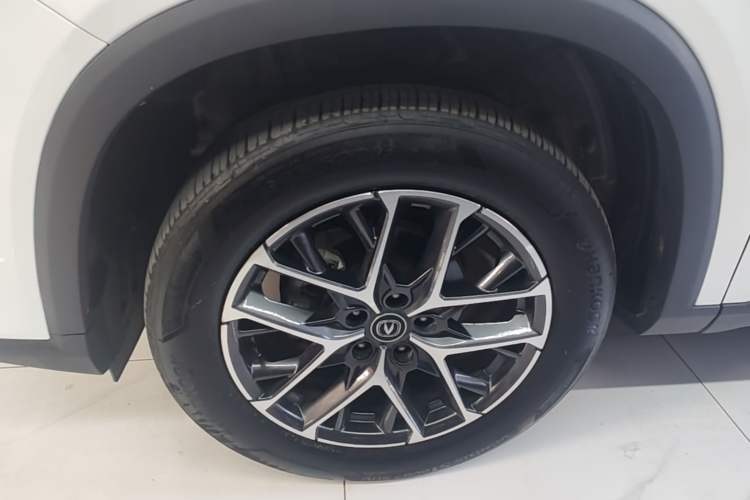 Used CHANGAN CS75 PLUS 2022 2nd Generation 1.5T Automatic Prestige Version Left Front Wheel Hub