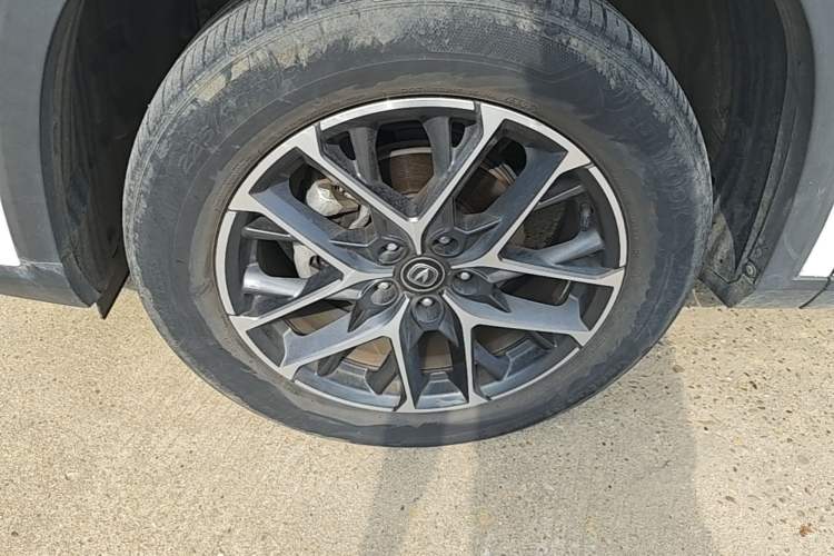 Used CHANGAN CS75 PLUS 2022 2nd Generation 1.5T Automatic Prestige Version Left Front Wheel Hub
