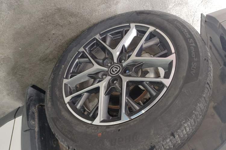 Used CHANGAN CS75 PLUS 2022 2nd Generation 1.5T Automatic Prestige Version Left Front Wheel Hub