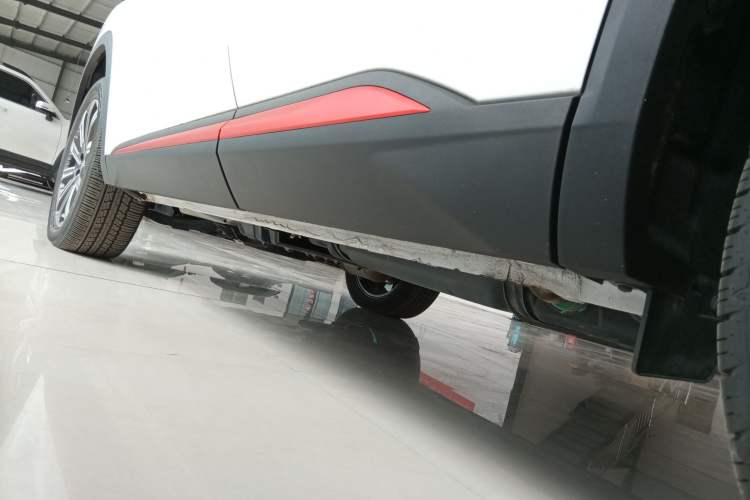 Used CHANGAN CS75 PLUS 2022 Second-Generation 2.0T Automatic Prestige Model Left Side Sill