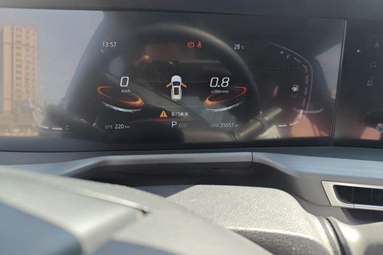 Used CHANGAN CS75 PLUS 2022 1.5T Automatic Luxury Model Odometer Close Up