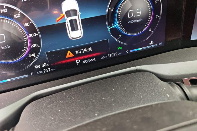 Used CHANGAN CS75 PLUS 2022 2.0T Automatic Flagship Edition Odometer Close Up