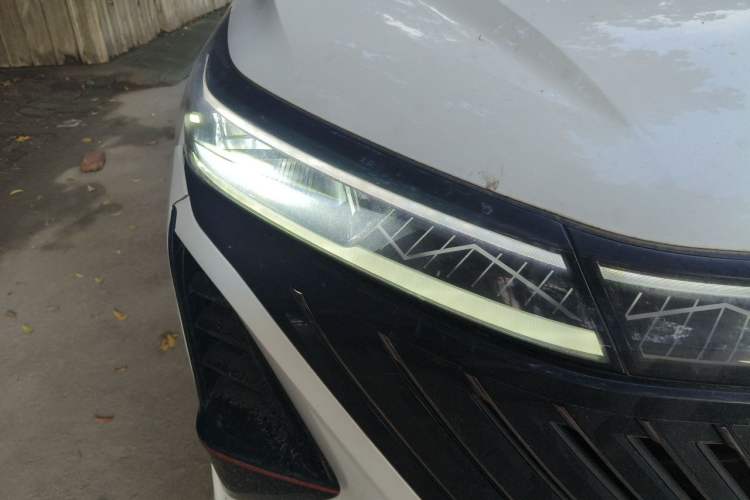Used CHANGAN CS75 PLUS 2022 Second-Generation 2.0T Automatic Prestige Model Right Front Headlight