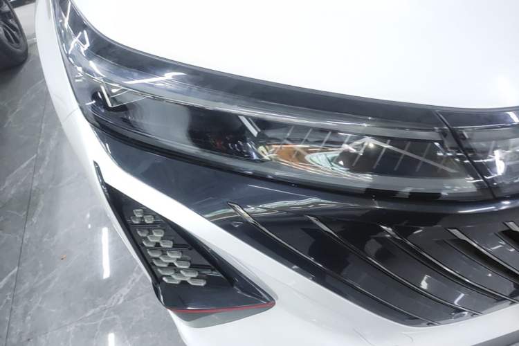 Used CHANGAN CS75 PLUS 2022 Second-Generation 2.0T Automatic Prestige Model Right Front Headlight