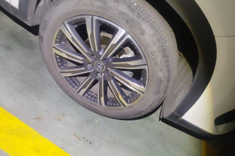 Used CHANGAN CS75 PLUS 2022 2nd Generation 1.5T Automatic Luxury Edition Right Front Wheel Hub