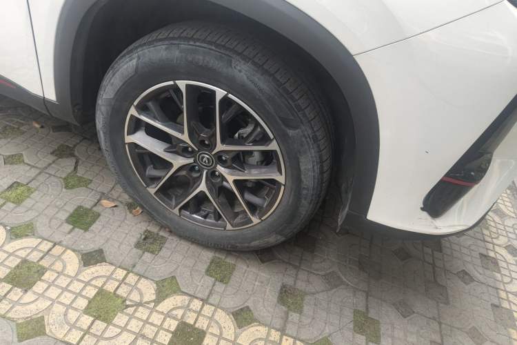 Used CHANGAN CS75 PLUS 2022 2nd Generation 1.5T Automatic Prestige Version Right Front Wheel Hub