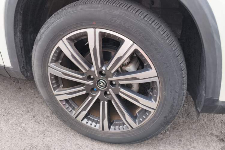 Used CHANGAN CS75 PLUS 2022 2nd Generation 1.5T Automatic Luxury Edition Right Front Wheel Hub