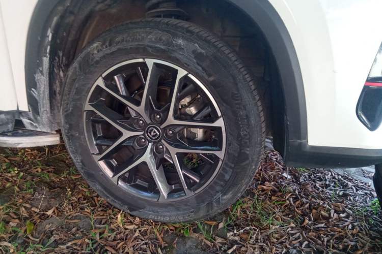 Used CHANGAN CS75 PLUS 2022 2nd Generation 1.5T Automatic Prestige Version Right Front Wheel Hub
