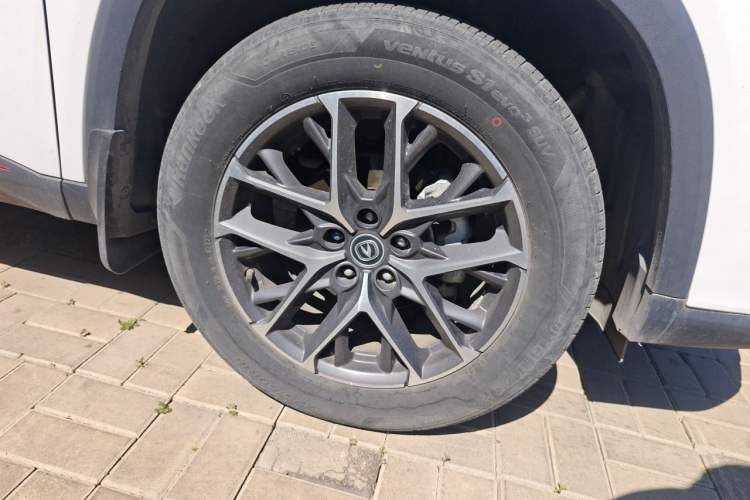 Used CHANGAN CS75 PLUS 2022 2nd Generation 1.5T Automatic Prestige Version Right Front Wheel Hub