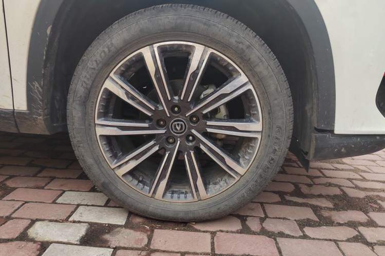Used CHANGAN CS75 PLUS 2022 2nd Generation 1.5T Automatic Luxury Edition Right Front Wheel Hub