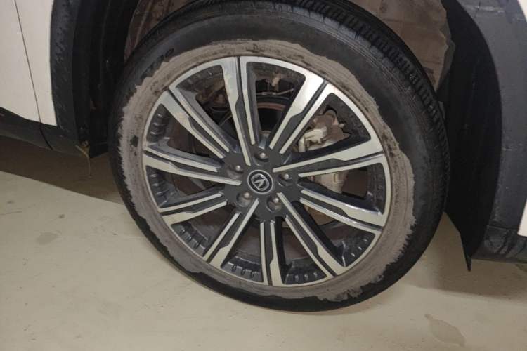 Used CHANGAN CS75 PLUS 2022 2nd Generation 1.5T Automatic Luxury Edition Right Front Wheel Hub