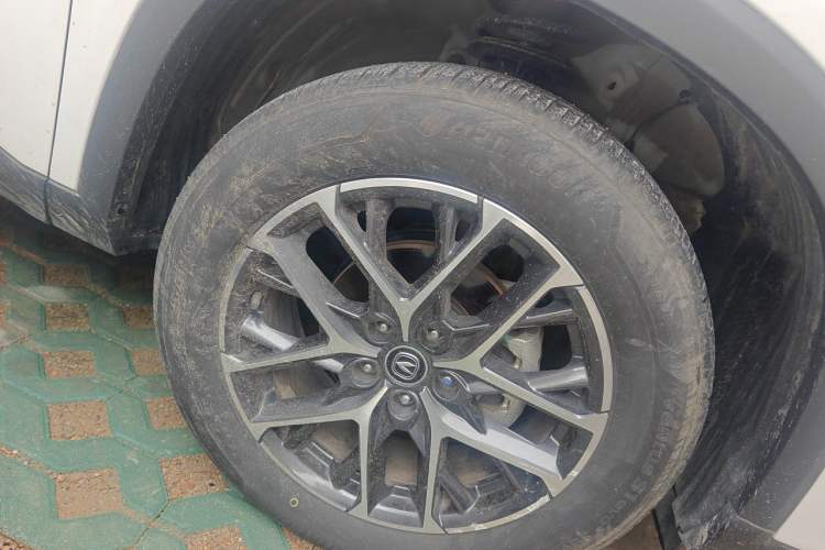 Used CHANGAN CS75 PLUS 2022 2nd Generation 1.5T Automatic Prestige Version Right Front Wheel Hub