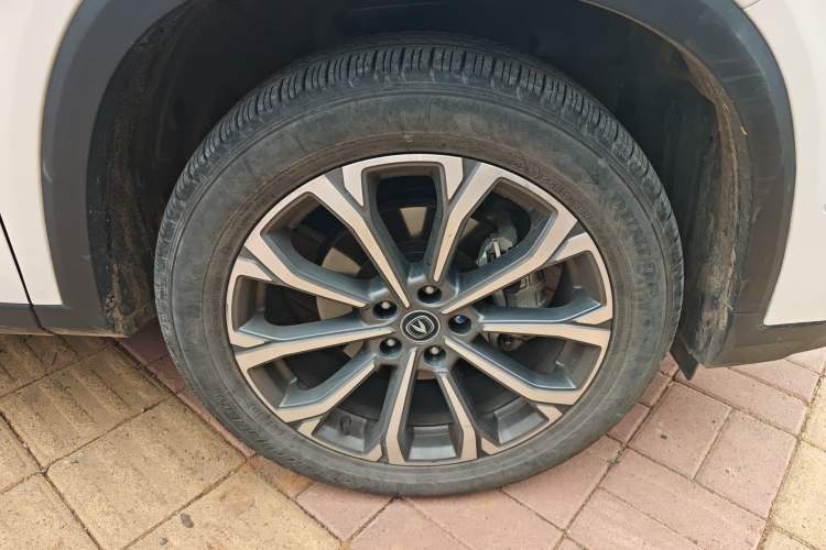 Used CHANGAN CS75 PLUS 2022 2.0T Automatic Flagship Edition Right Front Wheel Hub