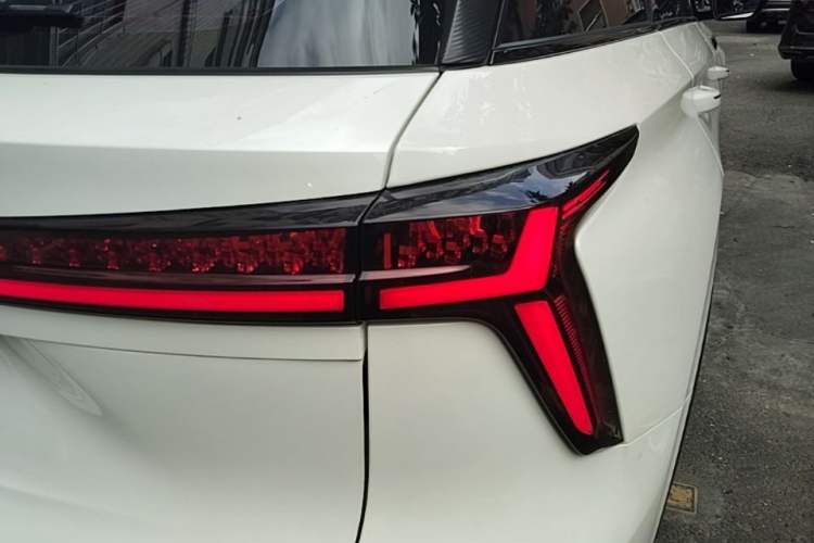 Used CHANGAN CS75 PLUS 2022 2nd Generation 1.5T Automatic Prestige Version Right Rear Taillight