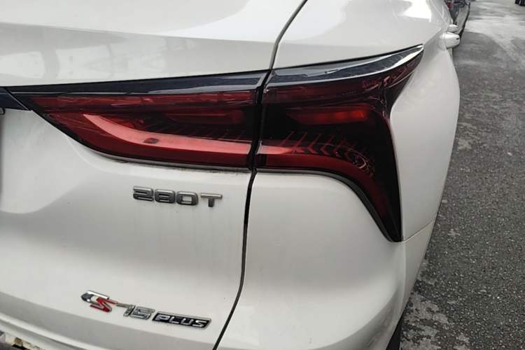 Used CHANGAN CS75 PLUS 2022 Classic Edition 1.5T Automatic Pioneer Model Right Rear Taillight