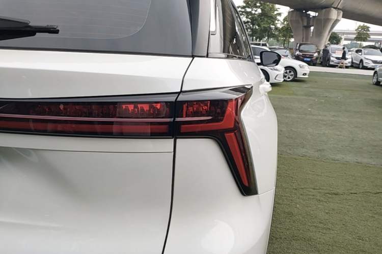Used CHANGAN CS75 PLUS 2022 2nd Generation 1.5T Automatic Prestige Version Right Rear Taillight