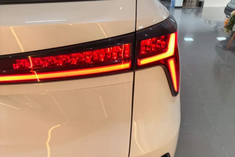 Used CHANGAN CS75 PLUS 2022 2nd Generation 1.5T Automatic Prestige Version Right Rear Taillight