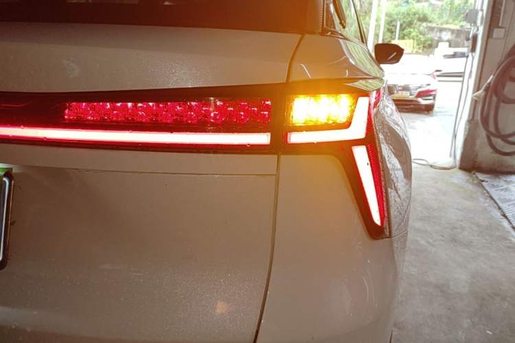 Used CHANGAN CS75 PLUS 2022 2nd Generation 1.5T Automatic Prestige Version Right Rear Taillight