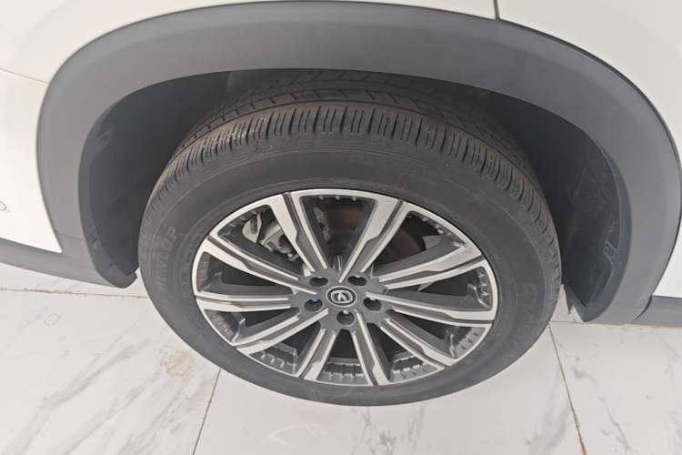 Used CHANGAN CS75 PLUS 2022 2nd Generation 2.0T Automatic Flagship Version Right Rear Wheel Hub